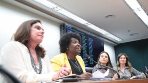 Deputadas federais durante reunião na Câmara dos Deputados em Brasília