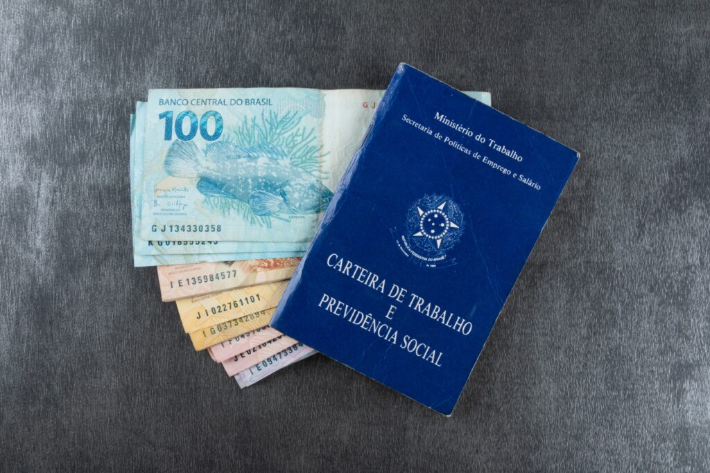 Portabilidade do consignado CLT para trabalhadores com carteira assinada em busca de juros menores