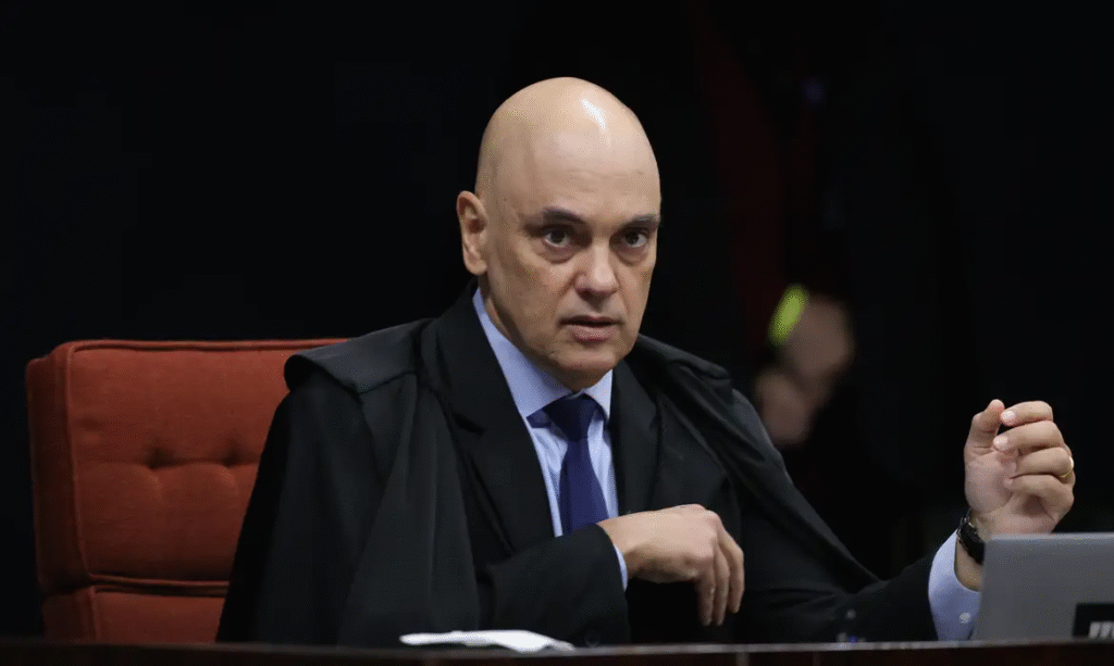 Ministro Alexandre de Moraes durante sessão do STF