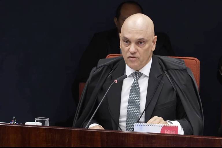 Alexandre de Moraes durante sessão no STF no início do julgamento de Jair Bolsonaro e aliados