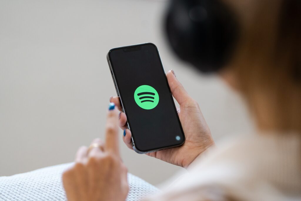 Jovens da Geração Z impulsionam audiência da MPB no Spotify em 64%