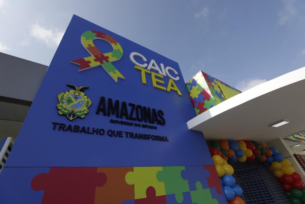 Fachada do Caic TEA Gilson Moreira, unidade do Governo do Amazonas voltada ao atendimento de crianças com Transtorno do Espectro Autista (TEA), em Manaus.
