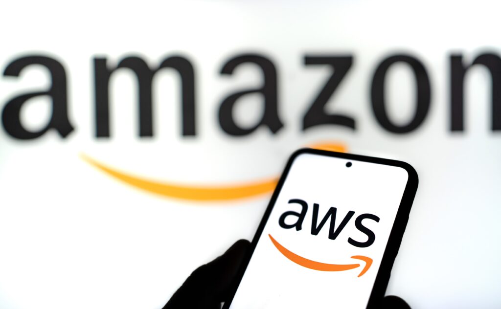 Queda da AWS afeta serviços digitais como Alexa, Mercado Livre e apps de entrega