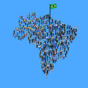 Mapa do Brasil formado por pessoas com bandeira brasileira representando população brasileira