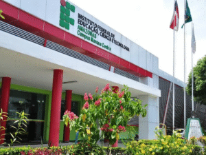 Fachada do Instituto Federal do Amazonas, que abriu concurso com 144 vagas para professores do EBTT.