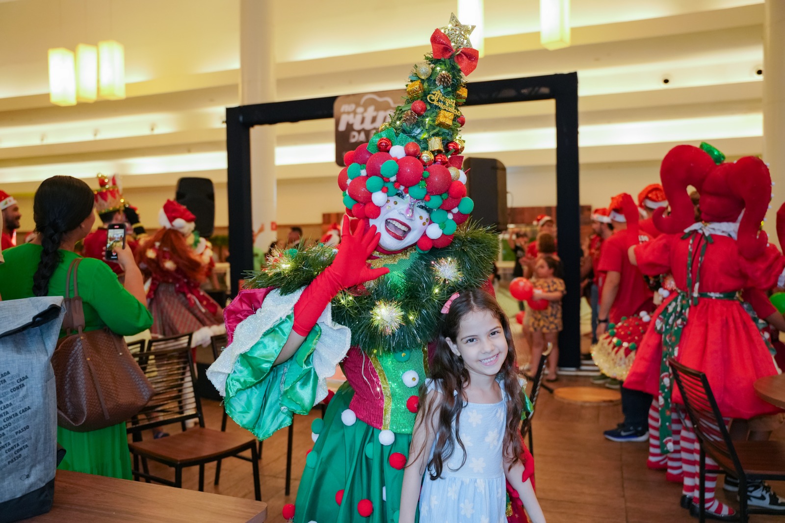 Programação de Natal no Shopping Ponta Negra reúne famílias em Manaus
