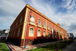 Palacete Provincial, no Centro Histórico de Manaus, um dos espaços culturais que funcionam em horário especial no fim de ano