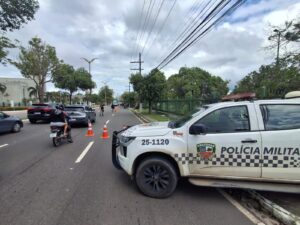 Viatura da Polícia Militar do Amazonas durante fiscalização da Operação Impacto no Réveillon em Manaus