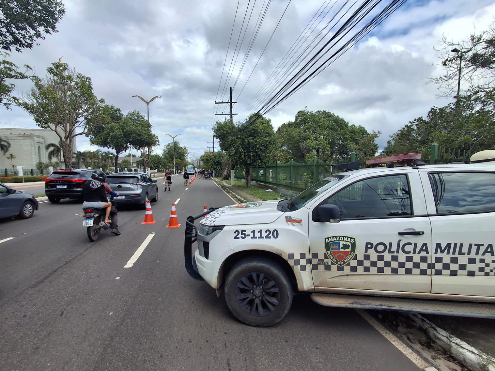 Viatura da Polícia Militar do Amazonas durante fiscalização da Operação Impacto no Réveillon em Manaus
