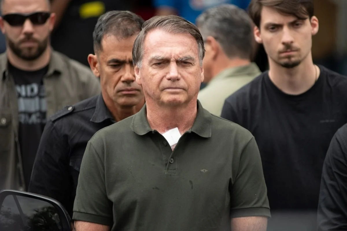 Jair Bolsonaro após avaliação médica; perícia aponta hérnia e indica cirurgia