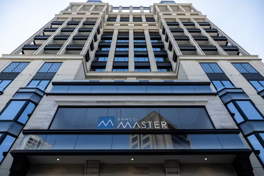 Fachada de prédio do Banco Master, ligado à Will Financeira, após liquidação extrajudicial decretada pelo Banco Central.