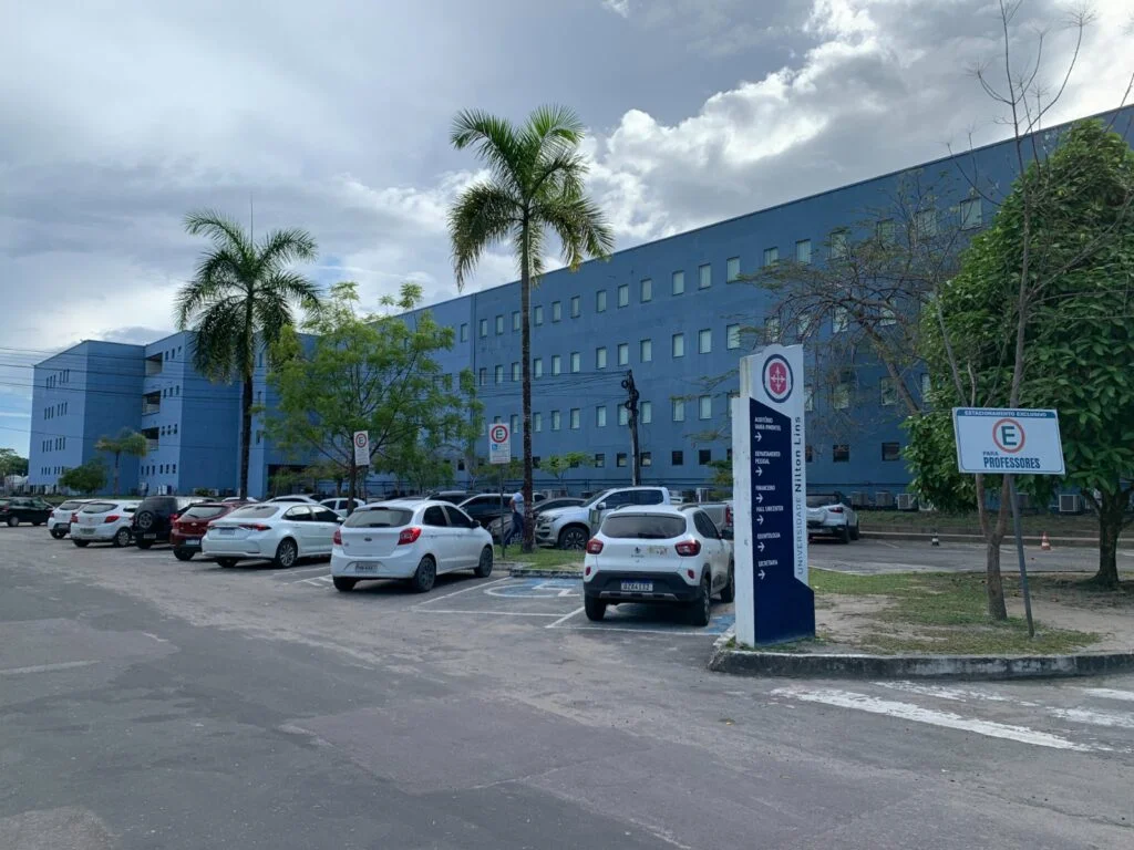 Prédio de faculdade de Medicina em Manaus avaliada com nota mínima no Enamed