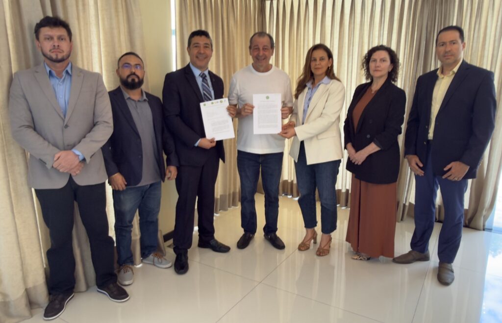 Omar Aziz recebe delegados da Polícia Federal em Manaus para discutir criação do FUNCOC