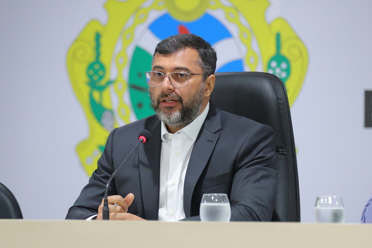 Governador Wilson Lima durante anúncio de que não disputará o Senado e permanecerá no cargo até 2027