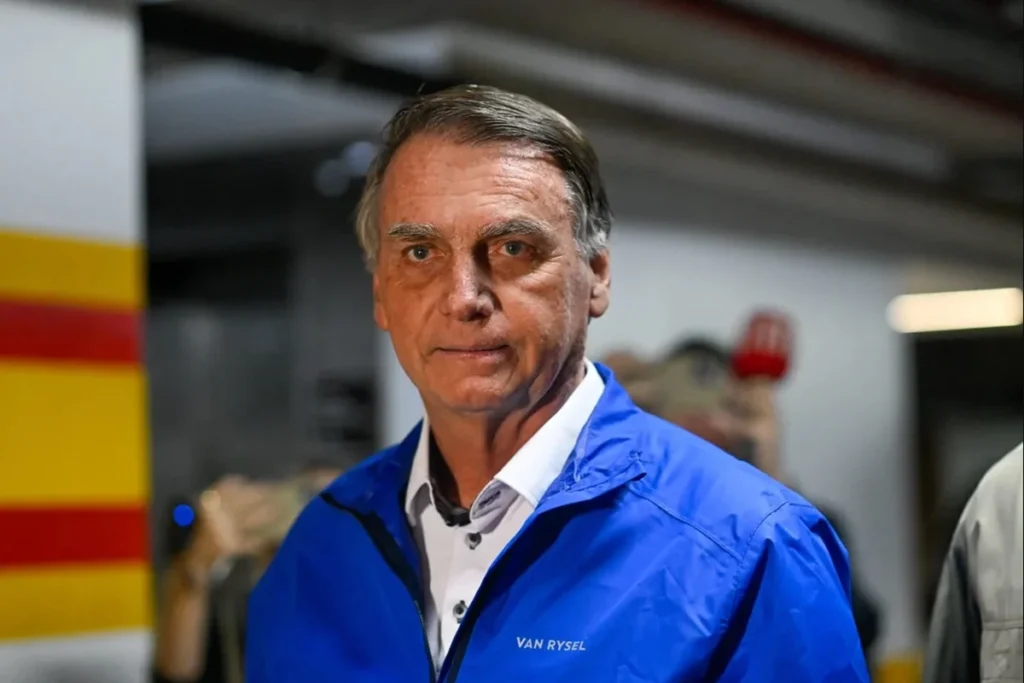 Ex-presidente Jair Bolsonaro em imagem recente; PGR defende prisão domiciliar por questões de saúde