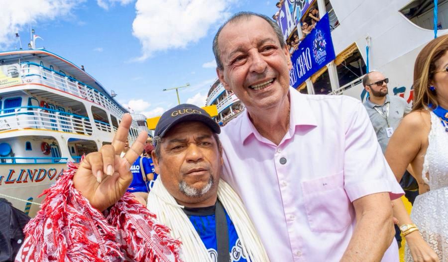 Omar Aziz durante visita técnica na área onde será construído o novo Porto de Manaus.