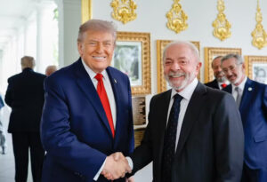 Lula e Donald Trump durante reunião na Casa Branca