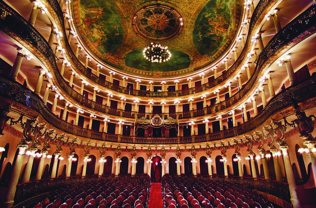 Vista interna do Teatro Amazonas, em Manaus, reconhecido pela Unesco como Patrimônio Mundial da Humanidade.
