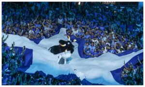 Galera do Caprichoso comemora o 27º título durante o Festival de Parintins; Festa da Vitória será realizada em Manaus.