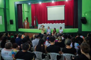 Encontro de gestores e profissionais da educação municipal de Parintins