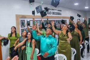 Formatura de alunos da Educação de Jovens e Adultos em Barreirinha