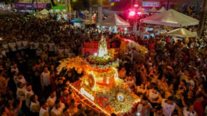 Procissão de Nossa Senhora do Carmo reúne multidão em Parintins