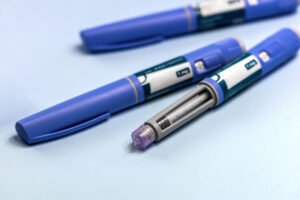 Canetas injetáveis semelhantes às utilizadas para aplicação de medicamentos à base de semaglutida.