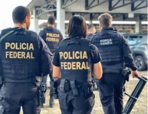 Agentes da Polícia Federal durante operação contra facções em Manaus, que integra ação nacional de combate ao crime organizado.