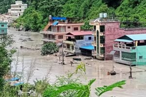 Área atingida por inundação no Nepal após deslizamento de terra