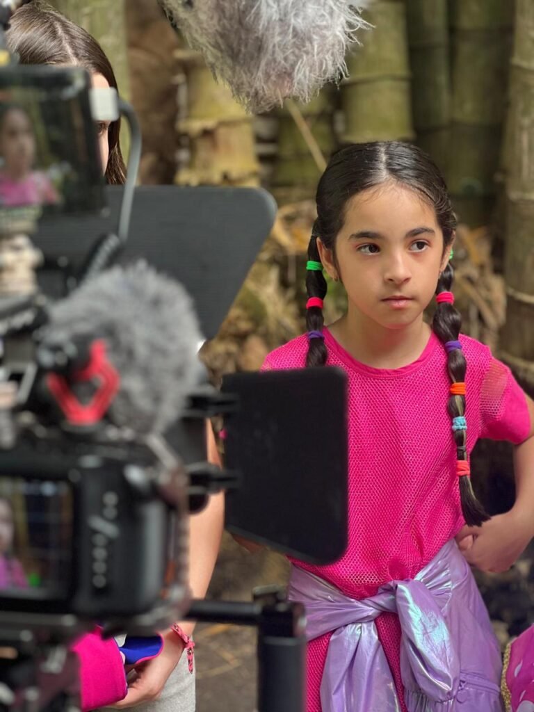 Atriz mirim amazonense Maria Clara durante gravação de produção audiovisual