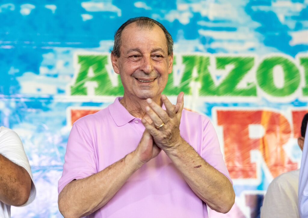 Omar Aziz durante agenda política em Novo Aripuanã, onde apresentou propostas de infraestrutura e desenvolvimento para o município.