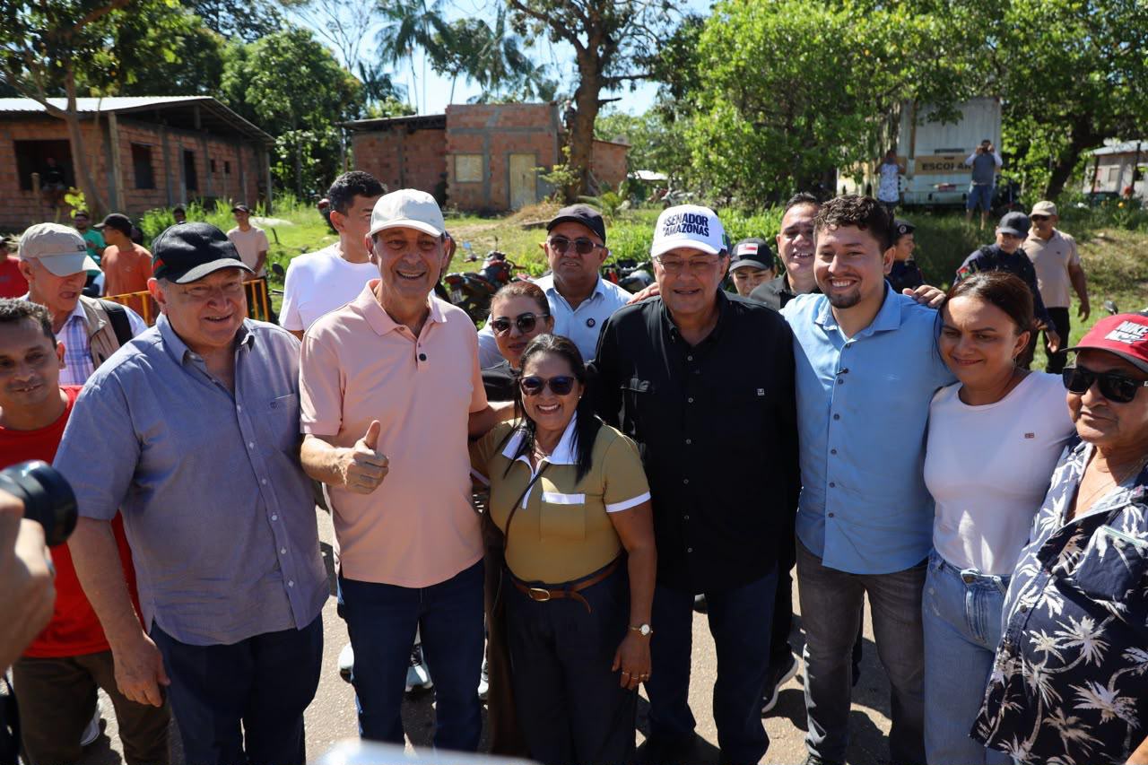 Omar Aziz participa de encontro com moradores e lideranças em Caapiranga para apresentar propostas de ampliação da saúde no município.