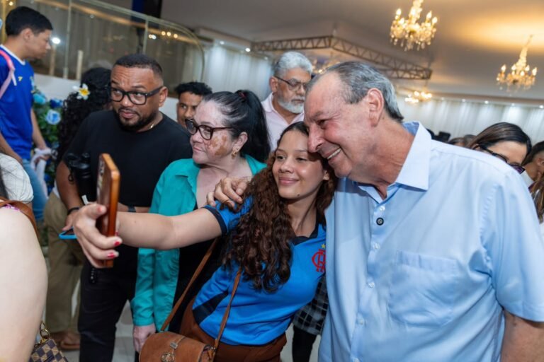 Omar Aziz durante encontro em que apresentou propostas para valorização dos professores e fortalecimento da educação no Amazonas.