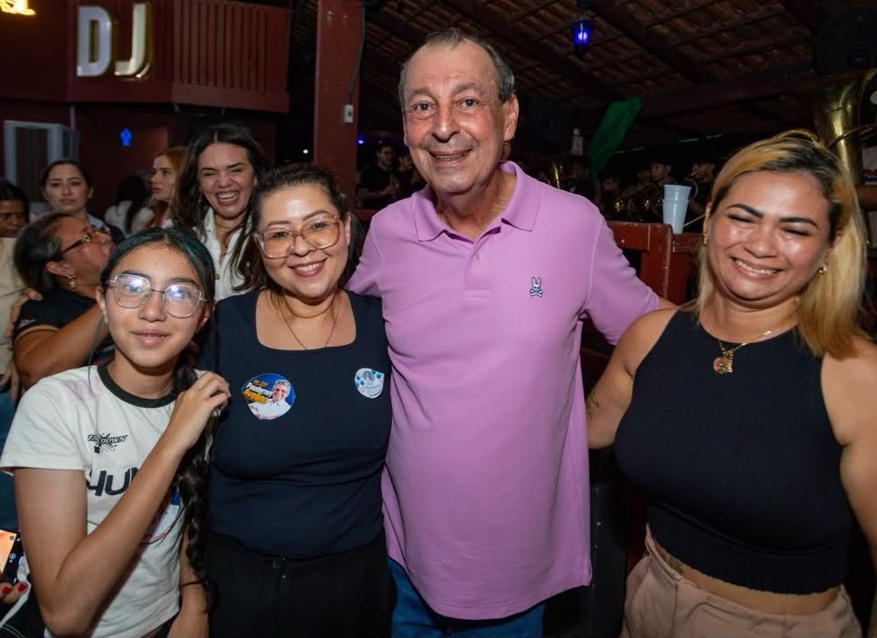 Omar Aziz durante encontro com moradores do Novo Aleixo, na zona Norte de Manaus.