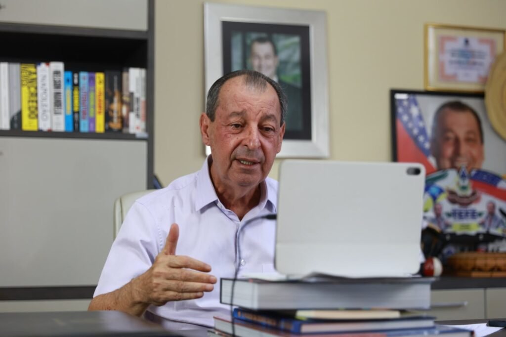 Omar Aziz durante entrevista sobre a PEC que prevê o fim da escala 6x1