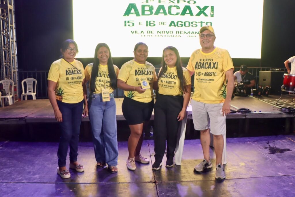 Participantes da ExpoAbacaxi 2026 na Vila de Novo Remanso, em Itacoatiara.
