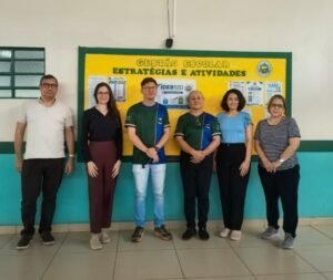 Equipe do TCE-AM durante visita técnica a uma escola municipal de Itacoatiara.