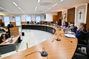 Sessão do Tribunal Pleno do TCE-AM que manteve multas ao gestor da Companhia de Águas de Humaitá.