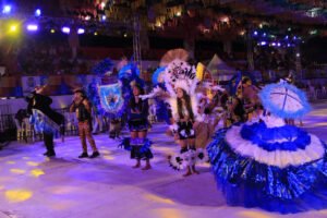 Boi-Bumbá Mirim Mineirinho se apresenta no Anfiteatro Sila Marçal durante as Festividades Folclóricas de Parintins.