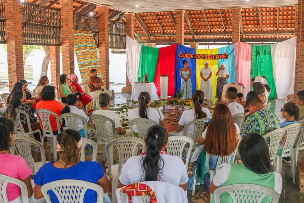 Participantes do primeiro encontro dos povos de terreiro realizado no Espaço Porantim, em Barreirinha.