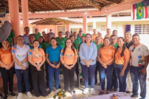 Profissionais da educação participam da abertura da formação continuada da SEMED no polo da Valéria, em Parintins.