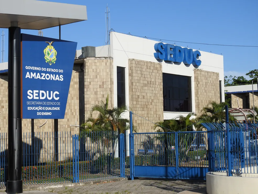 Fachada da sede da Seduc-AM, que anunciou concurso público com 7.862 vagas para profissionais da educação.