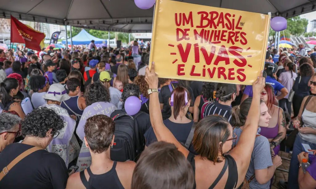 Violência muda rotina das mulheres brasileiras