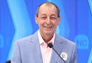 Omar Aziz durante debate eleitoral da TV Norte Amazonas em 2026