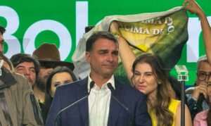 Flávio Bolsonaro durante evento político