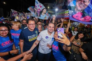 Roberto Cidade durante mobilização de campanha na Zona Oeste de Manaus
